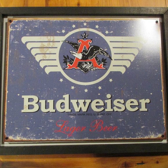 Conversational Decor: Bud Hanging Wall Decor
